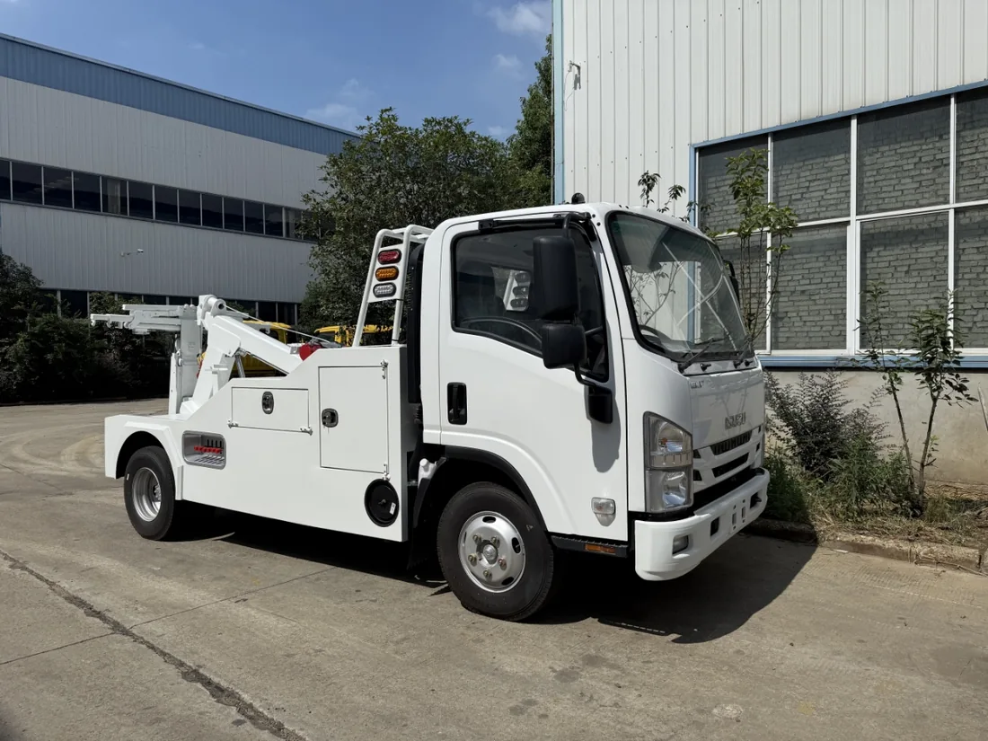 3-ton integrated wrecker on Isuzu chassis