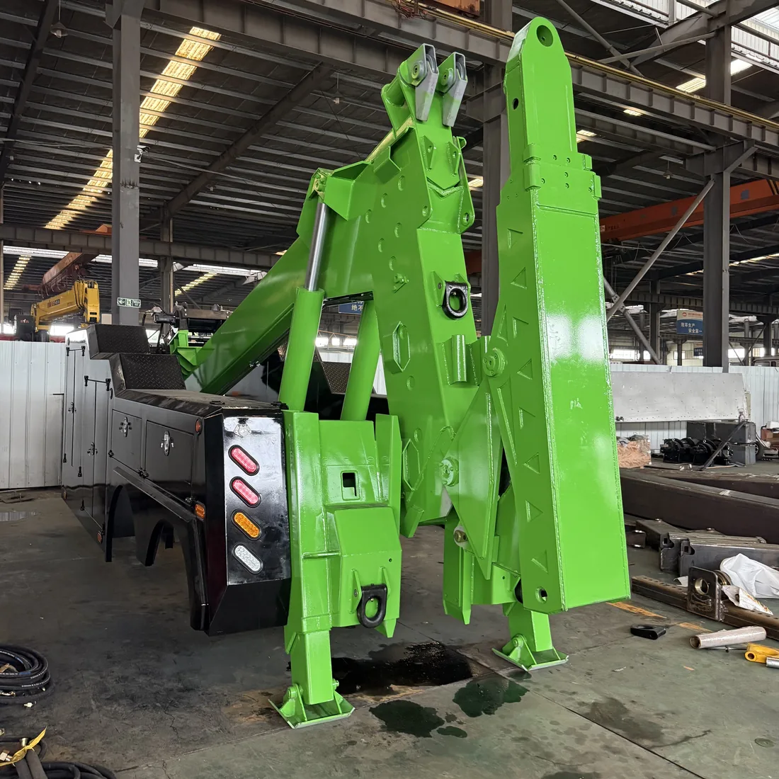 25-ton integrated wrecker in green