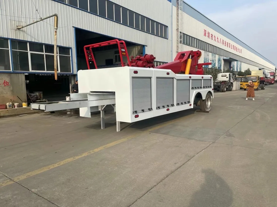 40-ton integrated wrecker, outdoor side view