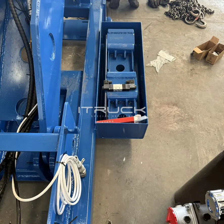 Storage tray with fork receiver on the underlift frame