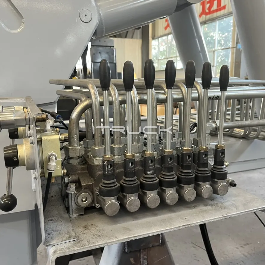Multi-lever hydraulic control valve bank on the DTU