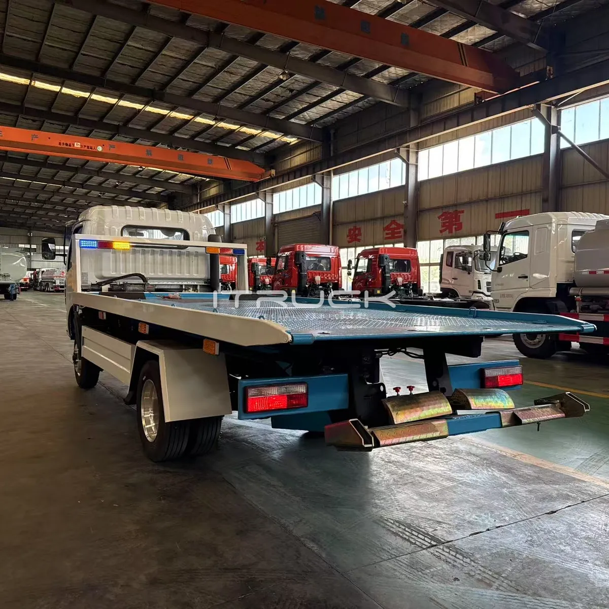 Rotating tilt tray rear view with wheel lift stowed