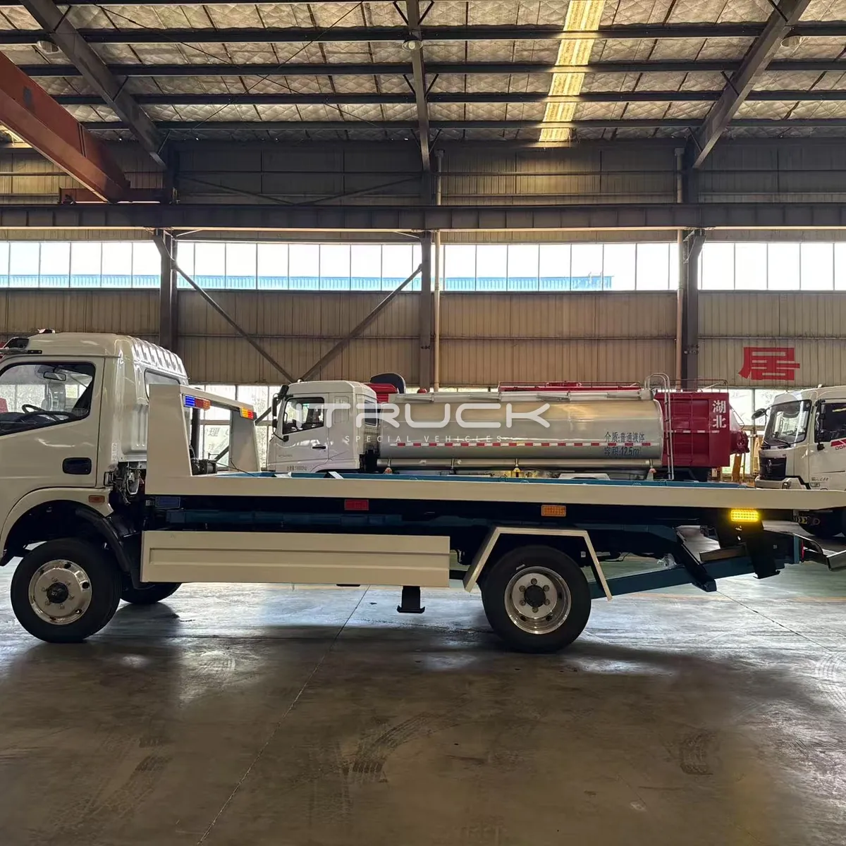Rotating tilt tray truck, left side