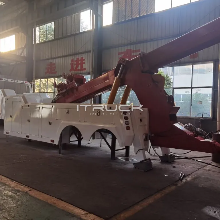 Heavy wrecker body with red boom and extended underlift