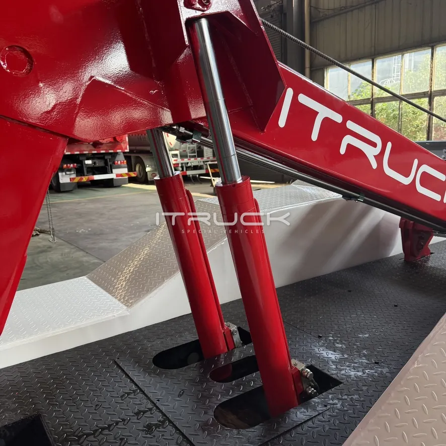 Twin boom lift cylinders on the 6T wrecker
