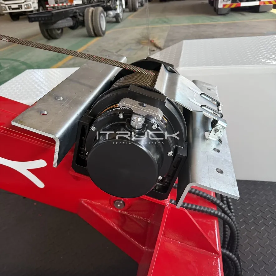 Winch mounted on the 6T boom