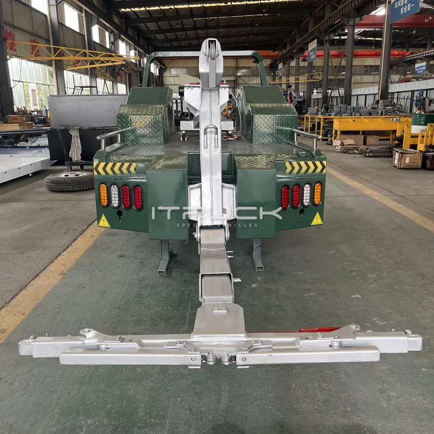 Rear view of mini wrecker with underlift and wheel grid crossbar
