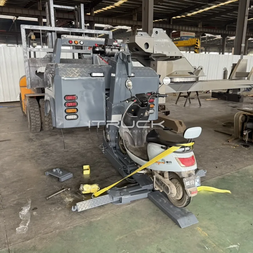 Motorcycle strapped on the mini wrecker underlift module