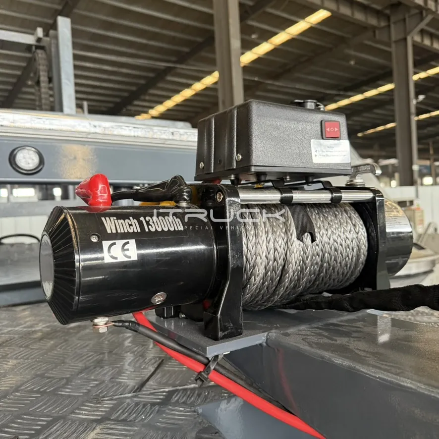 Close-up of the winch with synthetic rope