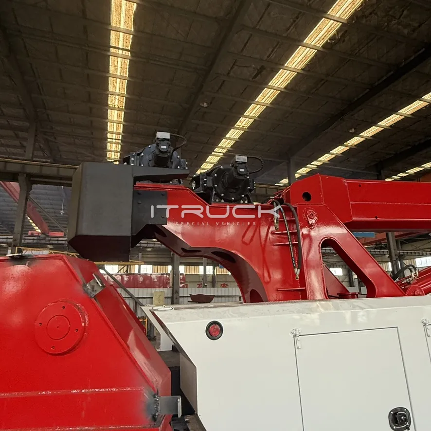 Planetary winches mounted on top of the rotator turret